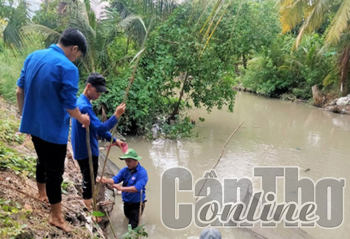 Tình nguyện đảm bảo an toàn giao thông
