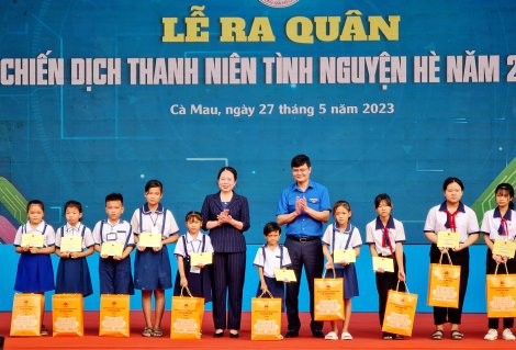 Phó Chủ tịch nước Võ Thị Ánh Xuân dự lễ ra quân Chiến dịch Thanh niên tình nguyện hè