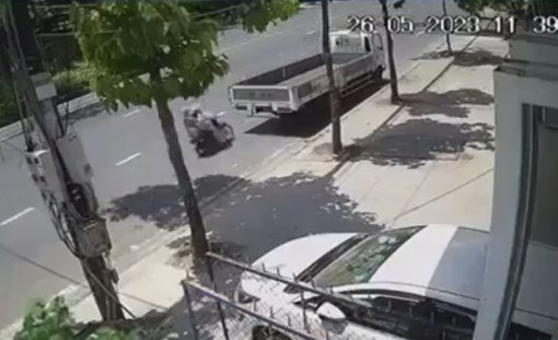 Cà Mau: Lái xe máy chở 3 gây tai nạn, 2 học sinh tử vong