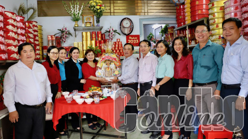 Chung tay giải quyết việc làm