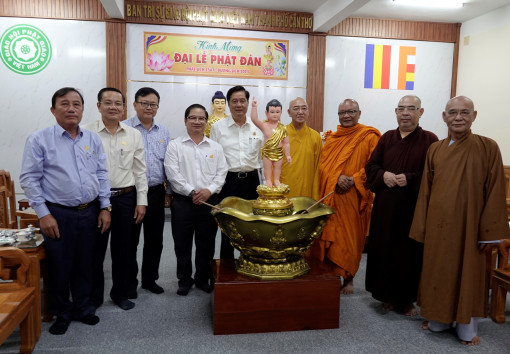 Lãnh đạo thành phố chúc mừng Đại lễ Phật đản