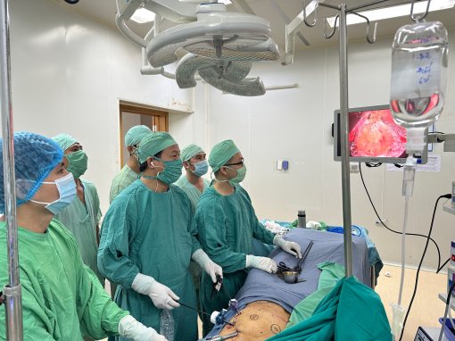 Phẫu thuật nội soi thành công điều trị thoát vị thành bụng hiếm gặp