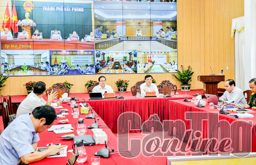 Phiên họp chuyên đề “Thay đổi căn bản cung cấp dịch vụ công trực tuyến”