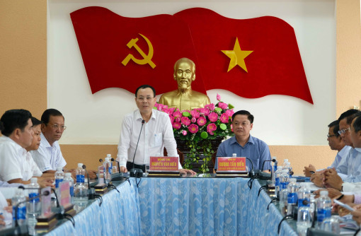 Đồng chí Bí thư Thành ủy làm việc với Ban Tổ chức Thành ủy và Ban Thường vụ Huyện ủy Vĩnh Thạnh