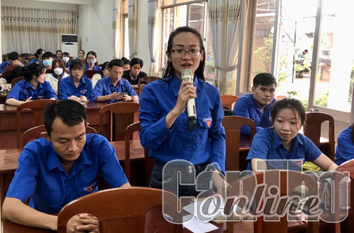 Lãnh đạo UBND quận Cái Răng đối thoại với thanh niên