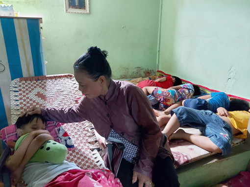 Ấm áp lớp học tình thương của trẻ em nghèo