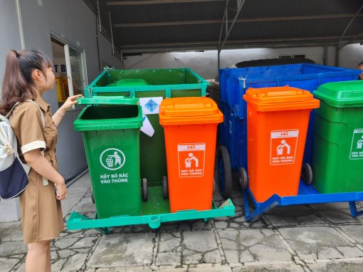 Bàn giao mô hình xe kéo thu gom rác cải tiến