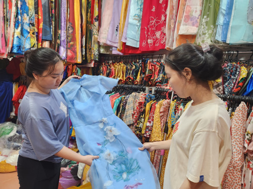 Tôn dáng với áo dài truyền thống và cách tân