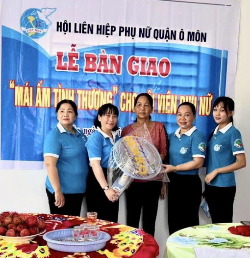 Bàn giao Mái ấm tình thương