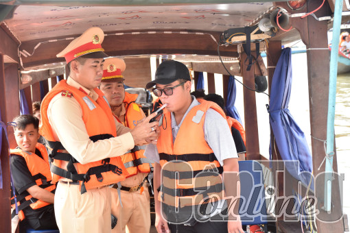 Đảm bảo phương tiện thủy lưu thông thông suốt, an toàn