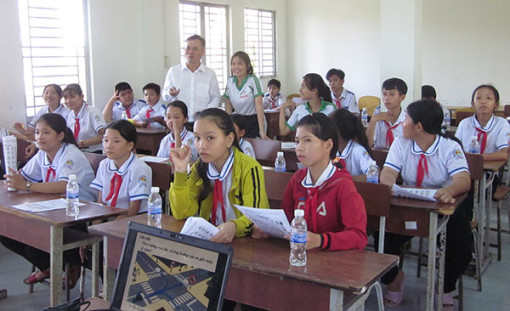 Giáo dục trẻ em hiểu biết Luật Giao thông đường bộ