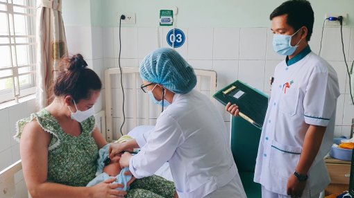 Cứu sống em bé non tháng nguy kịch