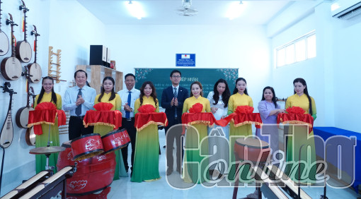 Trường Cao đẳng Văn hóa Nghệ thuật Cần Thơ tiếp nhận thiết bị âm nhạc do Chính phủ Nhật Bản tài trợ