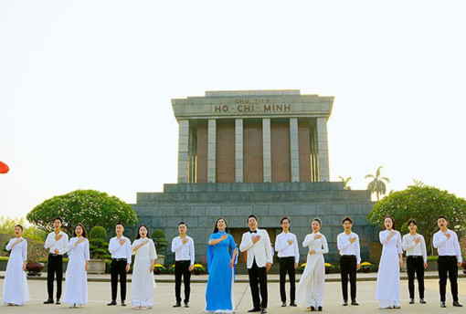 Ra mắt MV “Người đi tìm hình của nước”