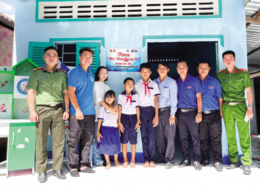 Chung tay chăm lo trẻ em