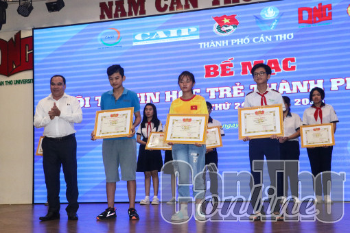 Bế mạc và trao 42 giải thưởng Hội thi Tin học trẻ TP Cần Thơ năm 2023