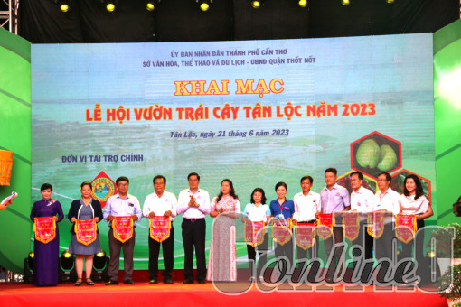 Rộn ràng lễ hội vườn trái cây Tân Lộc năm 2023