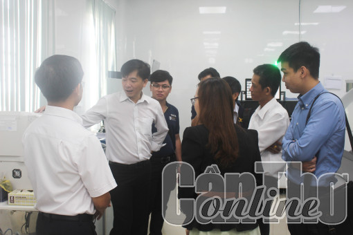 Hỗ trợ xét nghiệm cho gần 20 bệnh viện và phòng khám ở miền Tây