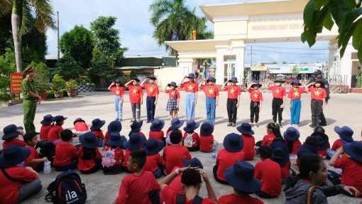 "Chúng em là chiến sĩ Cảnh sát cơ động”