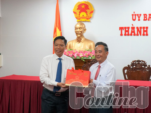 Lãnh đạo UBND TP Cần Thơ tiếp đoàn công tác Hội Khmer - Việt Nam tại Campuchia