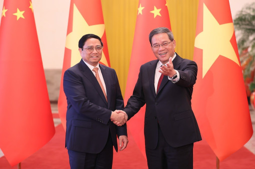 Thủ tướng Lý Cường chủ trì Lễ đón Thủ tướng Phạm Minh Chính thăm chính thức Trung Quốc