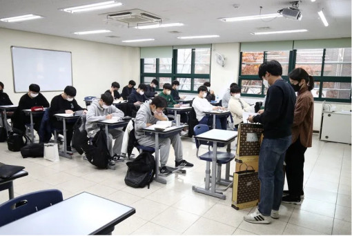 Hàn Quốc tìm cách giảm gánh nặng học thêm