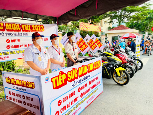 Công ty TNHH Hồng Đức thực hiện chương trình tiếp sức mùa thi năm 2023