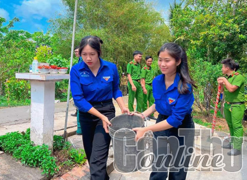 Nữ cán bộ Ðoàn gương mẫu