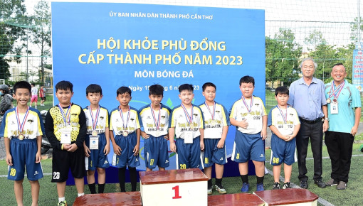 “Lá cờ đầu” bóng đá học đường quận Ninh Kiều