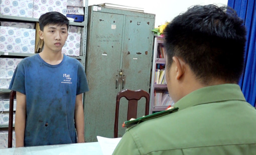 An Giang: Tạm giữ đối tượng tàng trữ, sử dụng, mua bán trái phép vũ khí quân dụng
