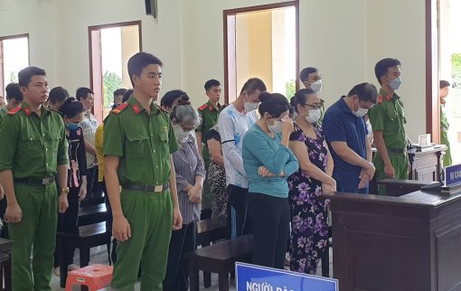 Lấy giấy giả, đổi giấy thật lừa đảo hơn 19 tỉ đồng