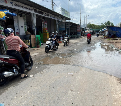 Đường xuống cấp cần sửa chữa
