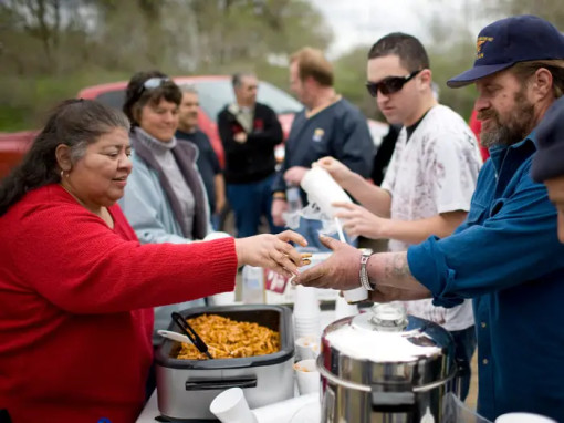 Vì sao quyên góp từ thiện ở Mỹ ngày càng giảm?