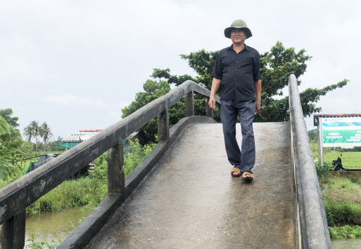 Ông Sáu Phấn thích ở chòi lá, mê làm từ thiện