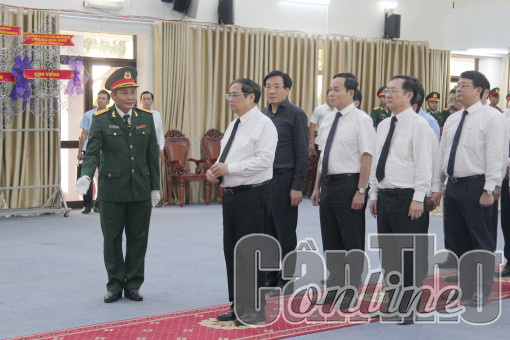 Thủ tướng Phạm Minh Chính viếng đồng chí Lê Phước Thọ