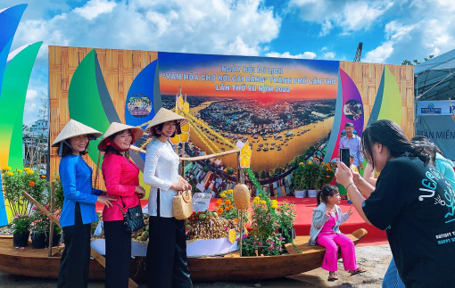 Ngày hội Du lịch Văn hóa Chợ nổi Cái Răng gắn kết và bảo tồn di sản