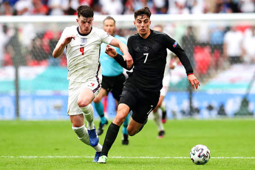 Arsenal quyết "soán ngôi" Man City