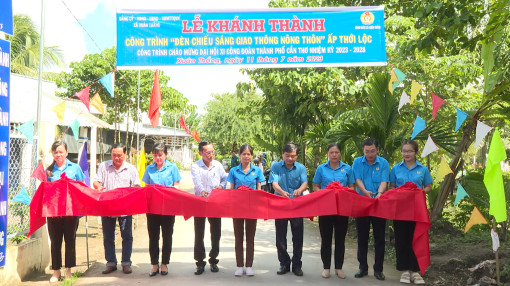 Gắn biển công trình thi đua chào mừng đại hội