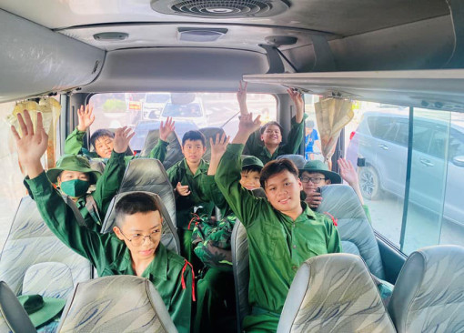 100 “chiến sĩ” tham gia chương trình “Học kỳ trong quân đội”