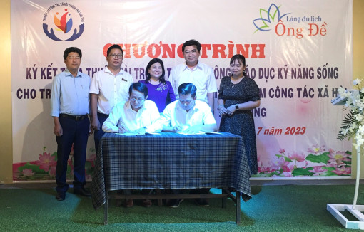 Quan tâm giáo dục kỹ năng sống cho trẻ em có hoàn cảnh đặc biệt