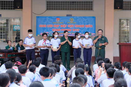 Giáo dục truyền thống lịch sử cho đoàn viên, học sinh
