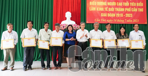 Biểu dương 36 người cao tuổi tiêu biểu làm kinh tế giỏi