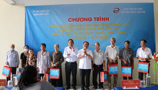 Tổ chức 27 đợt khám bệnh, cấp thuốc miễn phí và tặng quà
