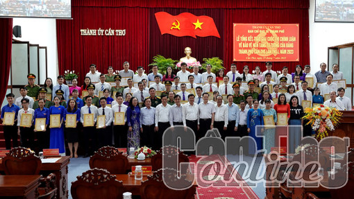 Trao Giải Cuộc thi chính luận về bảo vệ nền tảng tư tưởng của Đảng TP Cần Thơ lần thứ I năm 2023