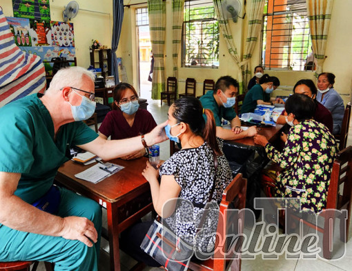 Ðoàn thầy thuốc Hoa Kỳ khám, chữa bệnh cho người dân Cần Thơ