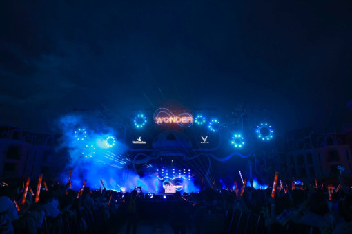 Bí mật phía sau phút thăng hoa của Charlie Puth và dàn nghệ sĩ Việt tại 8 Wonder