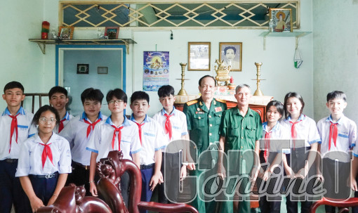 Sống sao cho xứng “cha là Liệt sĩ, mẹ là Mẹ Việt Nam Anh hùng”