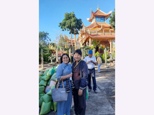 Đôi bạn thân cùng làm thiện nguyện