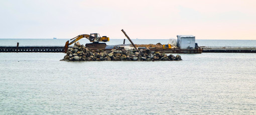 Khẩn trương nâng cấp kè bảo vệ đê biển Tây