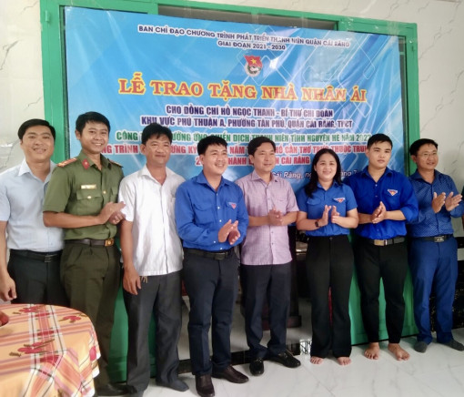 Bàn giao nhà Nhân ái cho đoàn viên hoàn cảnh khó khăn